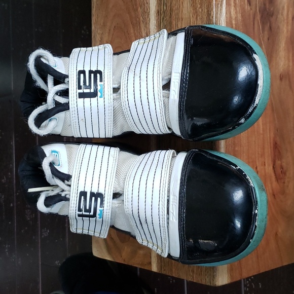 Nike Zoom Lebron hi top youth size 4 2009 edition - Picture 3 of 12